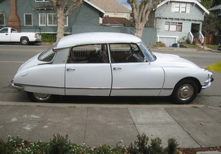 Illustration for article titled 1967 Citroën DS21 Pallas Down On The Alameda Street